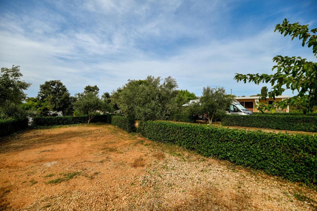 Mobile Homes At Camping Ugljan Resort Exterior photo