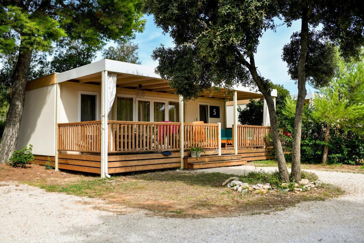 Mobile Homes At Camping Ugljan Resort Exterior photo