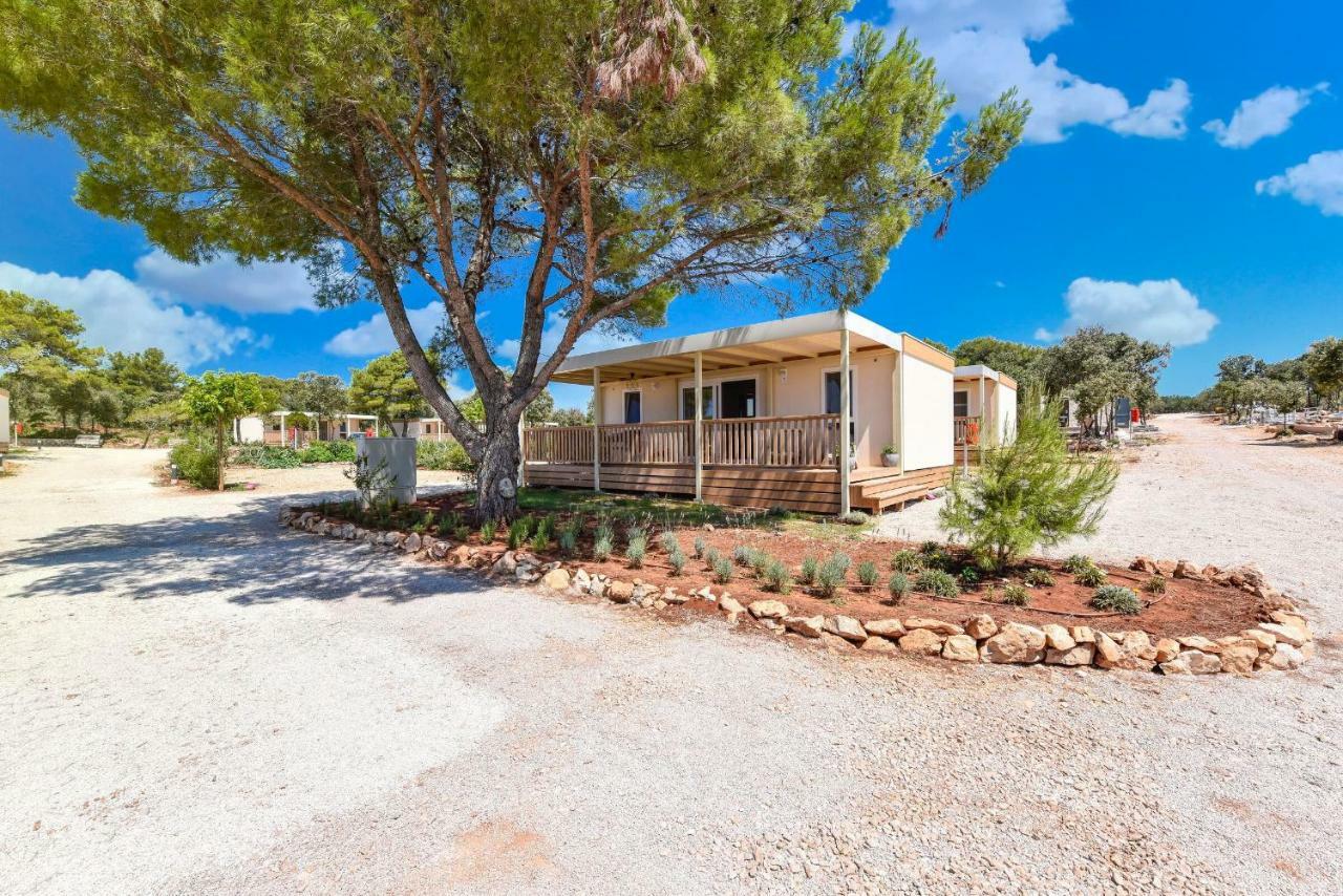 Mobile Homes At Camping Ugljan Resort Exterior photo