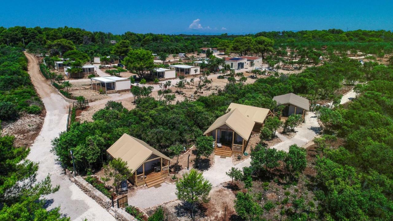 Mobile Homes At Camping Ugljan Resort Exterior photo